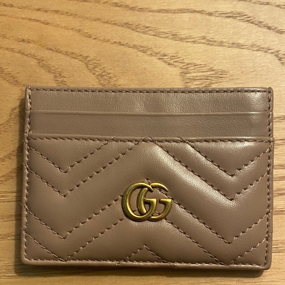 Gucci Beige Leather Card Holder with Gold Logo - Picture 1 of 4